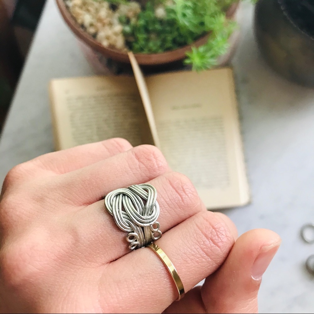 Silver knotted ring - Picture 2 of 4